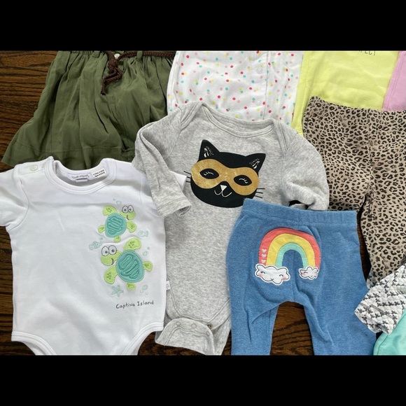 EUC! Lot of 11 Pieces of Baby Clothes! 3 Months! - Picture 4 of 6